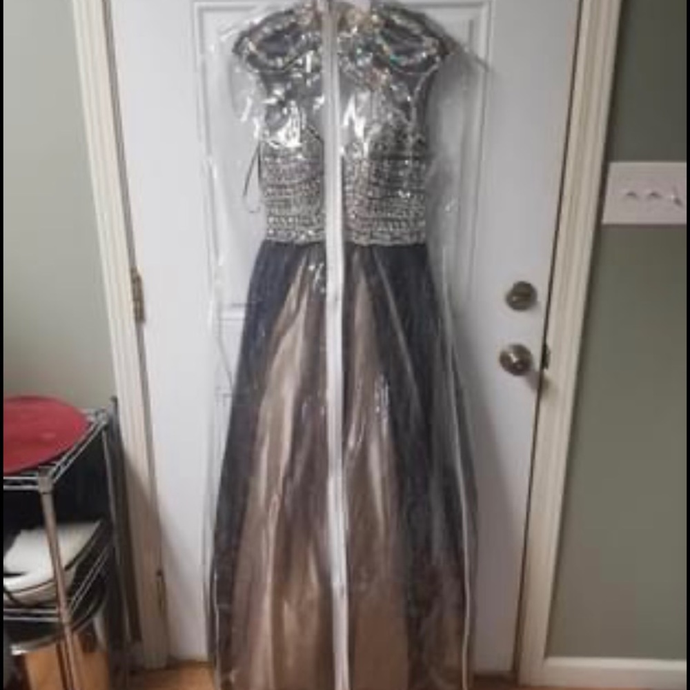 Prom dress - Picture 3 of 5